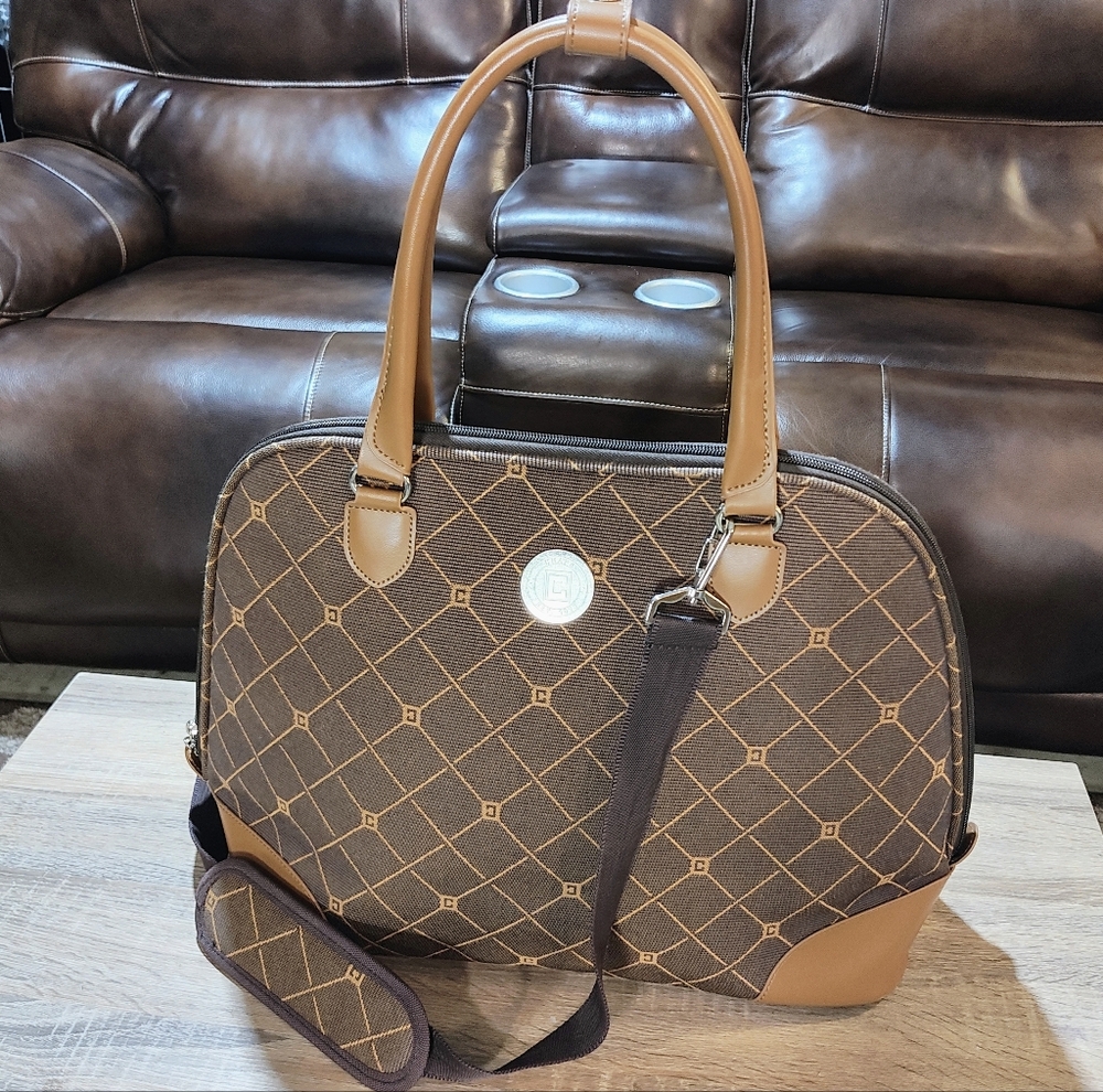 Chaps Travel Tote w/ padded laptop compartment - EUC!!